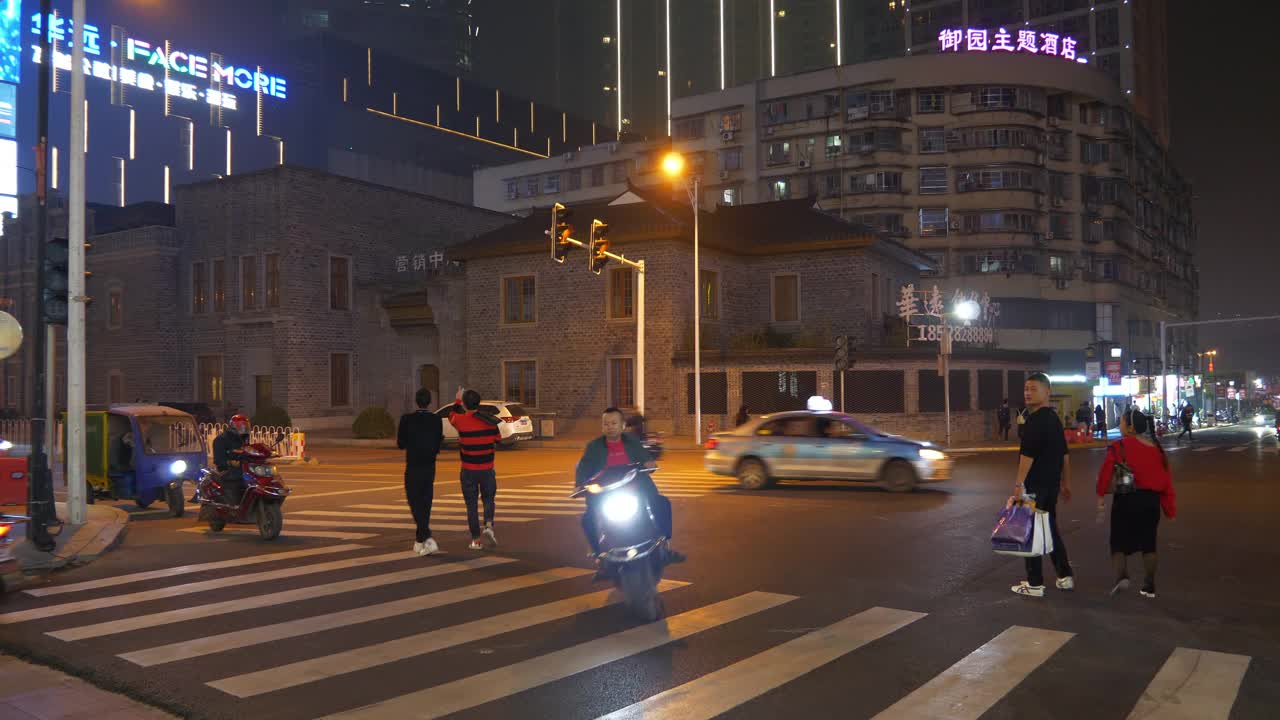 夜间照明长沙城市交通十字路口全景4k中国