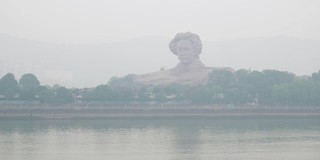 雨天长沙市河岛著名公园纪念碑慢镜头全景4k中国