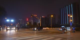 夜光时分，照亮长沙市交通街道十字路口全景4k中国