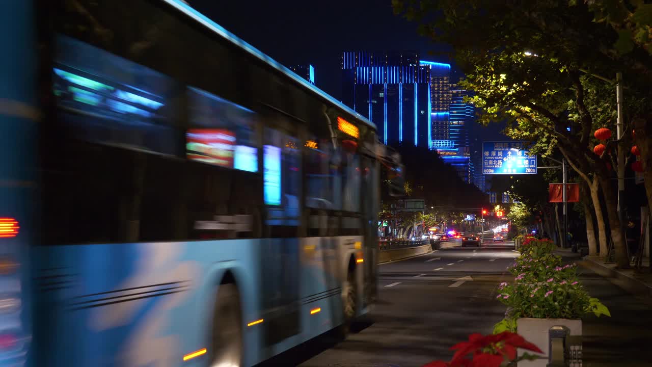 南京市中心夜景时间灯火通明，交通路侧全景4k中国