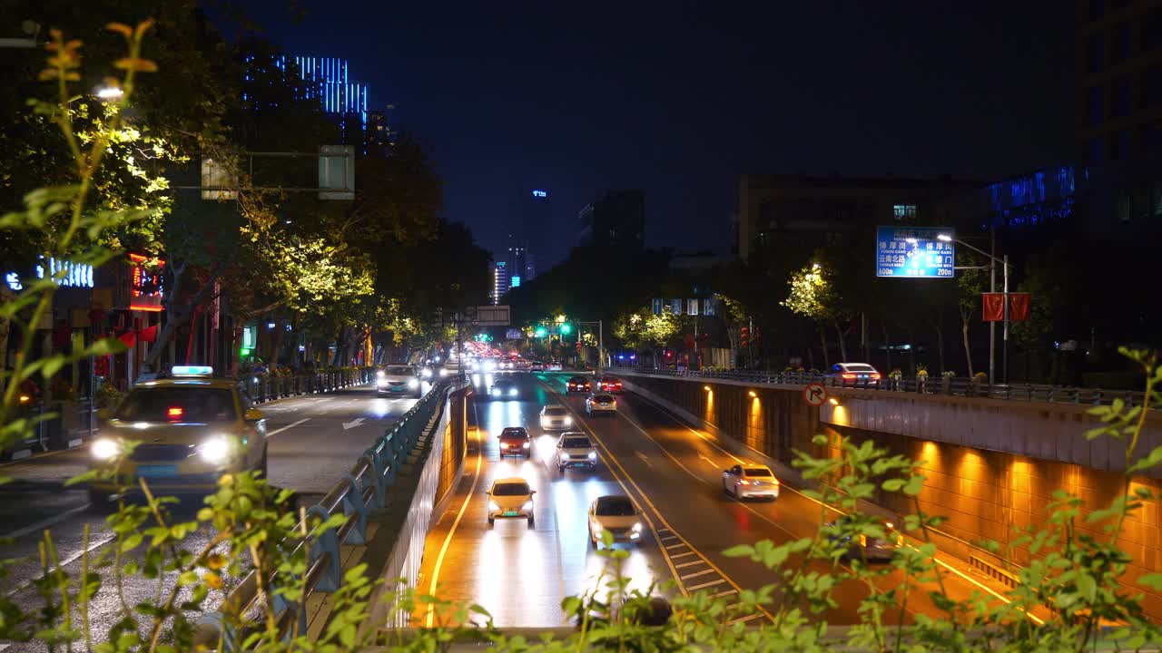 南京市中心城区夜景时间灯火通明，交通街道隧道市区全景4k中国