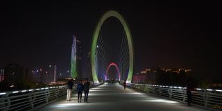 夜景照明南京国际青年文化中心滨江人行眼桥全景4k中国