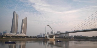 日落时分南京著名国际青年文化中心人行天桥慢镜头全景4k中国