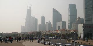 晴天青岛市著名的奥林匹克湾纪念碑广场市中心全景4k中国