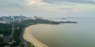 中国晴天珠海市著名渔女纪念碑海滩湾航拍全景4k时间推移