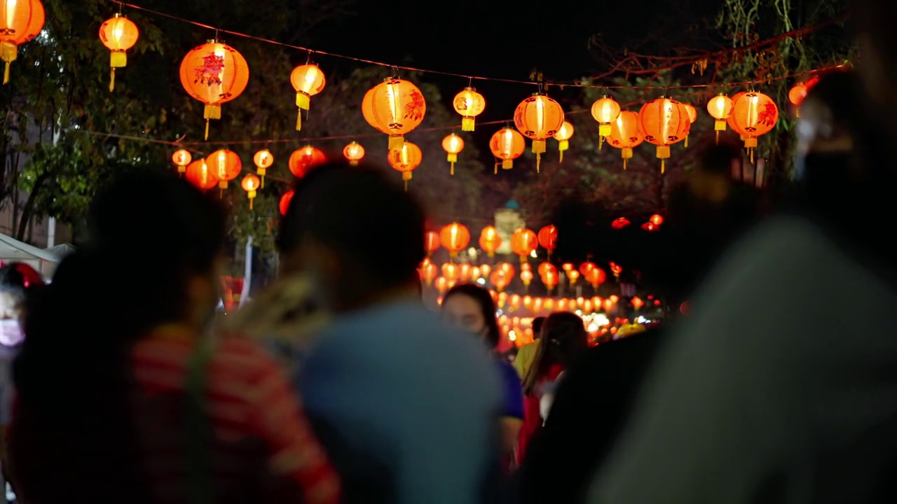 中国的灯笼和舞龙在中国新年。