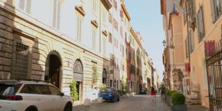 罗马狭窄的老街道。罗马建筑。罗马美丽的老街