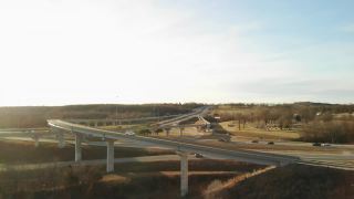 EOverpass交通空中鸟瞰美国中西部公路运输4K视频系列视频素材模板下载
