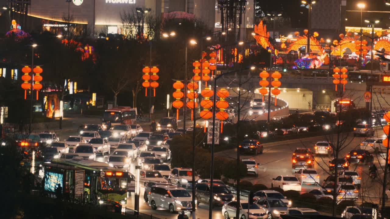 中国西安春节期间的街景。