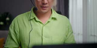 亚洲人在家中使用笔记本电脑进行视频电话会议