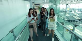 亚洲女性在机场行走的慢镜头