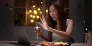 亚洲女人在家上网喝酒