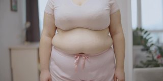 女性测量腰围，控制体重，腹部肥胖，肥胖风险，健康