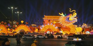 中国西安春节期间的街景。