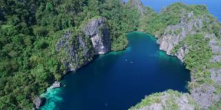 巴拉望的大泻湖，观光胜地。在菲律宾的埃尔尼多巡回演出。美丽的风景，小泻湖和海的背景