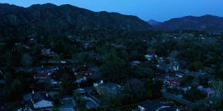小镇拉加拿大在黄昏加利福尼亚-无人机拍摄