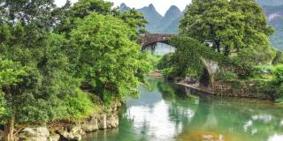 一座中国风格的古桥