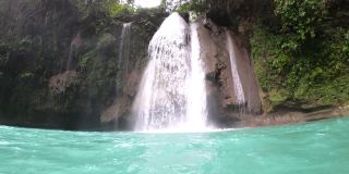 菲律宾宿务岛的川三瀑布。