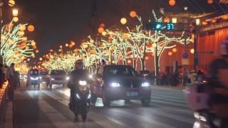 街上挂满灯笼庆祝中国新年视频素材模板下载