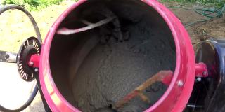搅拌机用于搅拌和配制水泥砂浆。