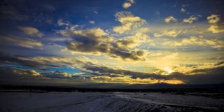 科罗拉多州西部云层中的日落