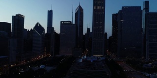 日落在芝加哥市中心伊利诺斯州无人机鸟瞰图