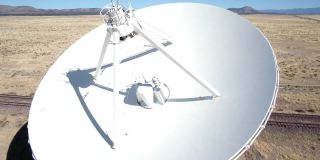 新墨西哥州的巨型射电望远镜阵列是用于射电天文学的巨型射电望远镜，用于研究来自外太空的天体和无线电波