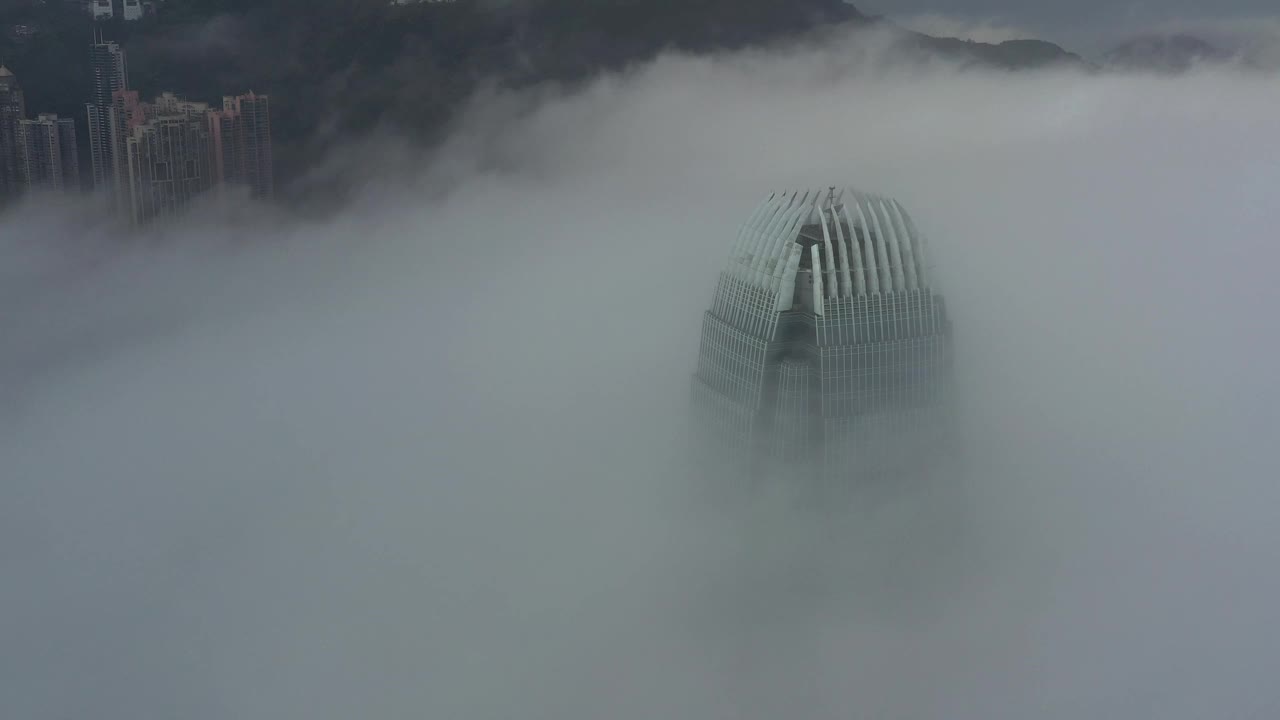 从天空看香港城市在雾天