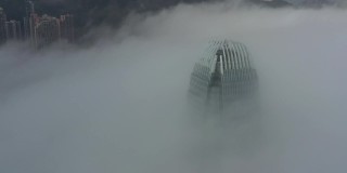 从天空看香港城市在雾天
