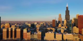 冬天早晨芝加哥的城市天际线。金色的小时。鸟瞰图。美国