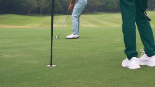 职业高尔夫球场上的男性高尔夫球手。视频素材模板下载