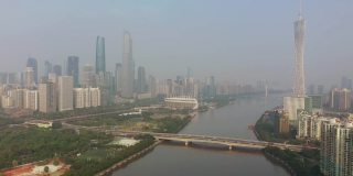 阳光明媚的傍晚广州市区交通大桥著名铁塔河边航拍全景4k中国