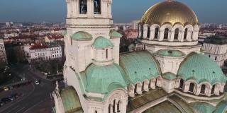 航拍保加利亚城圣亚历山大涅夫斯基大教堂。金