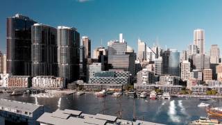 天际线视频。无人机俯瞰达令港，悉尼，澳大利亚。4K视频视频素材模板下载