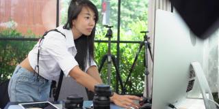 在工作室工作的亚洲女视频博主。