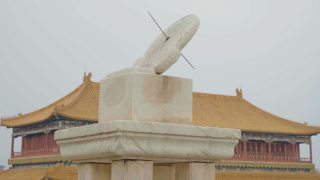 中国北京紫禁城中的日晷。视频素材模板下载