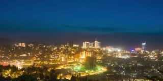 卢旺达基加利市中心天际线及周边地区的夜景录像