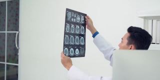 医生对脑部进行了电脑断层扫描并进行了x光检查