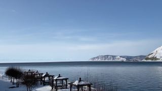 冬季贝加尔湖附近的安加拉河全景图。视频素材模板下载