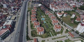 现代住宅建筑伊斯坦布尔城市的广角鸟瞰图