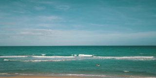 棕榈滩航拍视频棕榈滩海岸，佛罗里达州在2021年3月春假期间