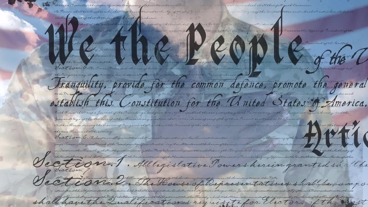 数字合成视频的美国宪法文本反对挥舞美国国旗和美国士兵