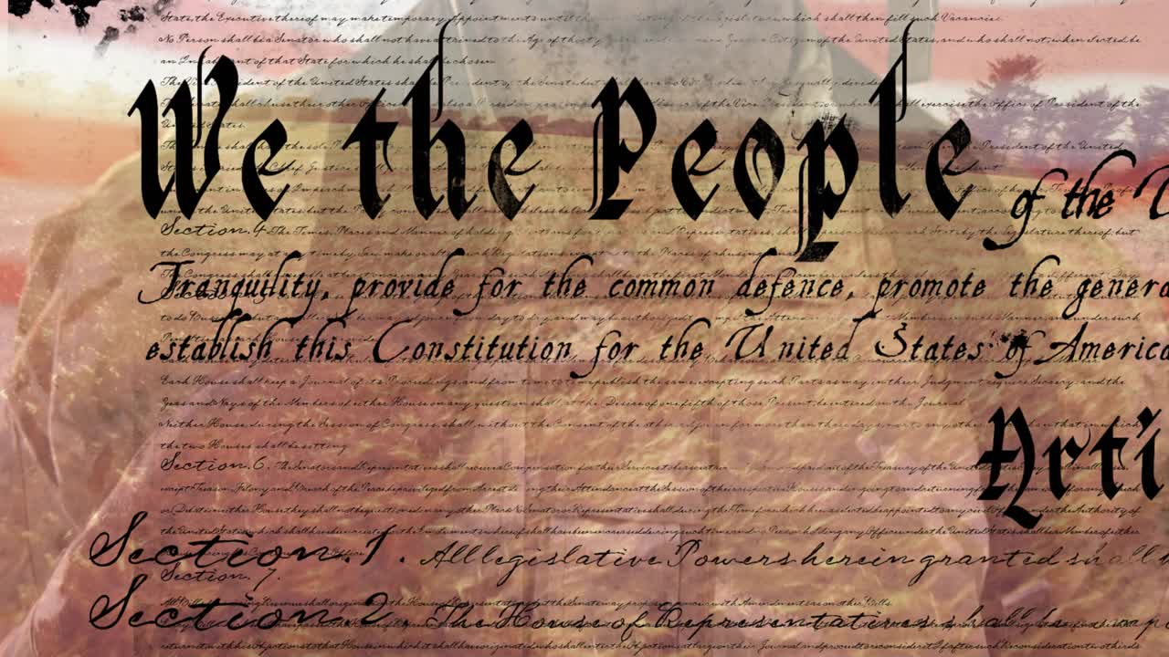 数字合成视频的美国宪法文本反对挥舞美国国旗和美国士兵