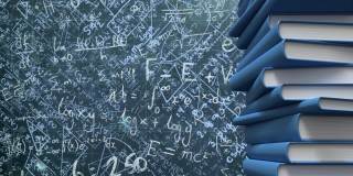 数字组成的书堆上的数学方程漂浮在黑板上