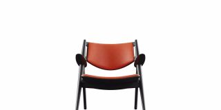 4k现代扶手椅橙色皮革和黑色木材。现代家具。旋转。循环。副本的空间。