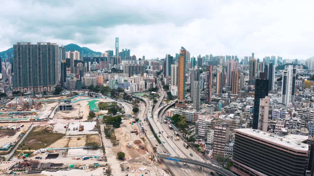 俯瞰风景优美的香港城市道路交通大楼