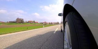 早春的巴伐利亚乡村公路