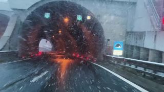 高速公路上的暴风雪视频素材模板下载