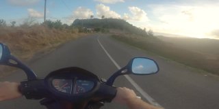 骑摩托车探索罗德里格斯岛游客的个人视角