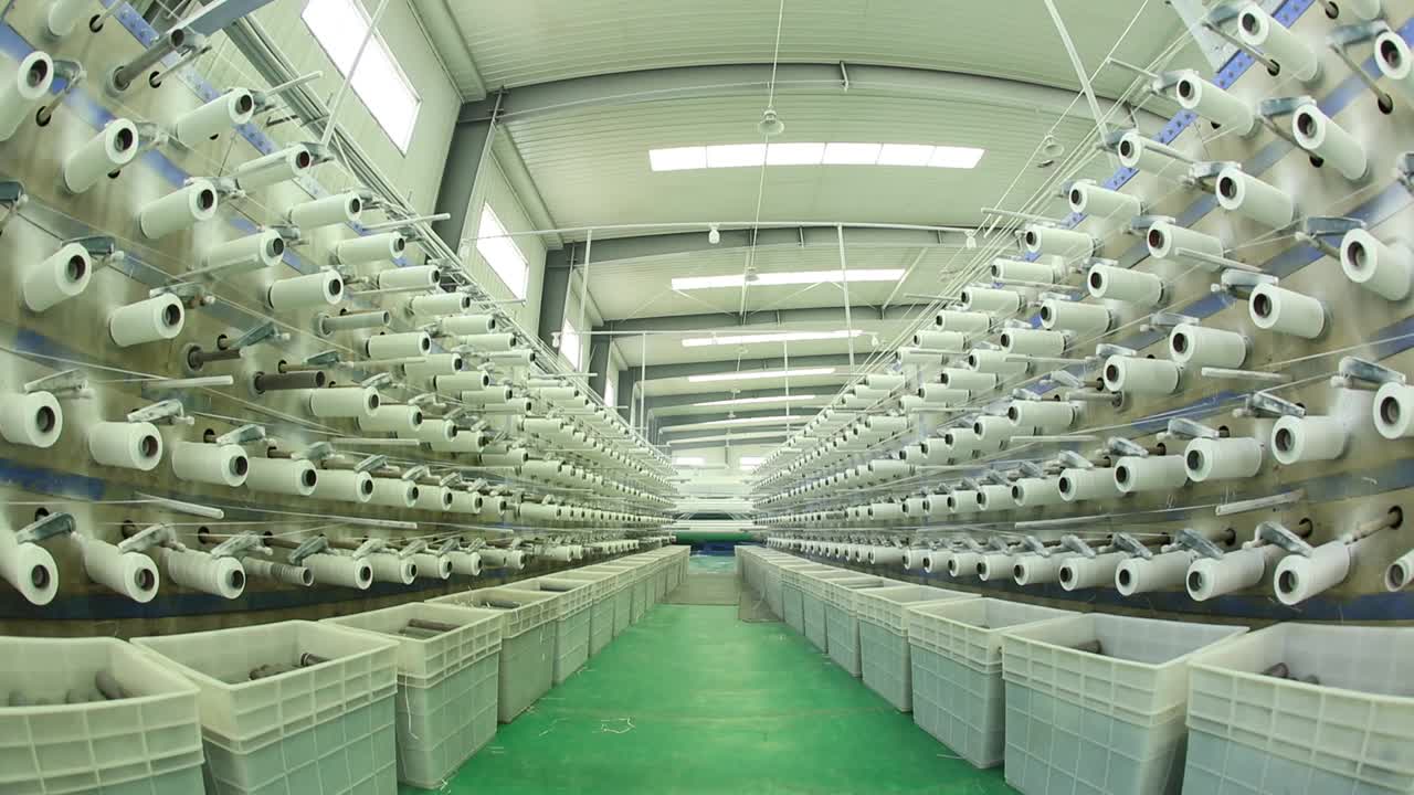 包装袋生产车间，是生产纺织带的工厂车间